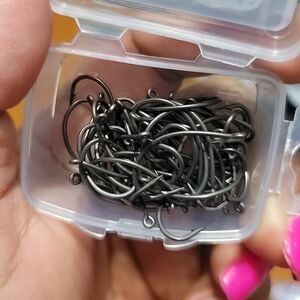 Fishing Hooks Carbon Coated 50 pcs Size 4 With Case